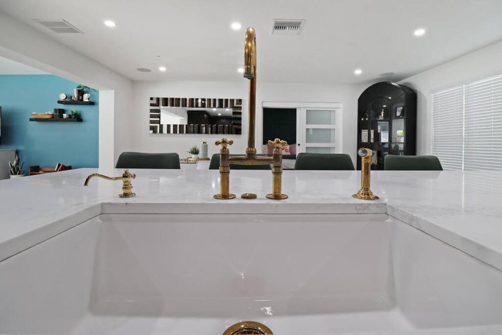 Palm Tree Paradise Tampa Pool Home المظهر الخارجي الصورة